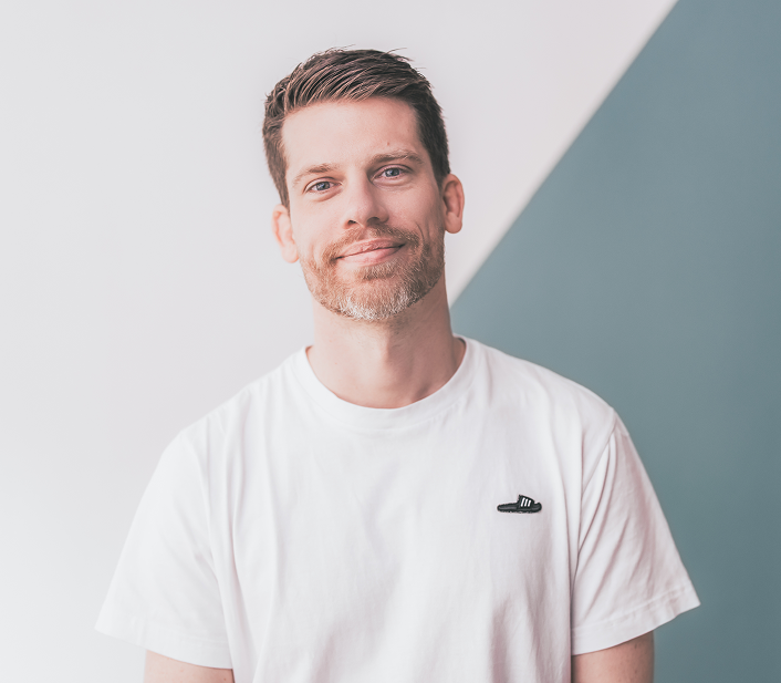 Daniel lächelt in die Kamera